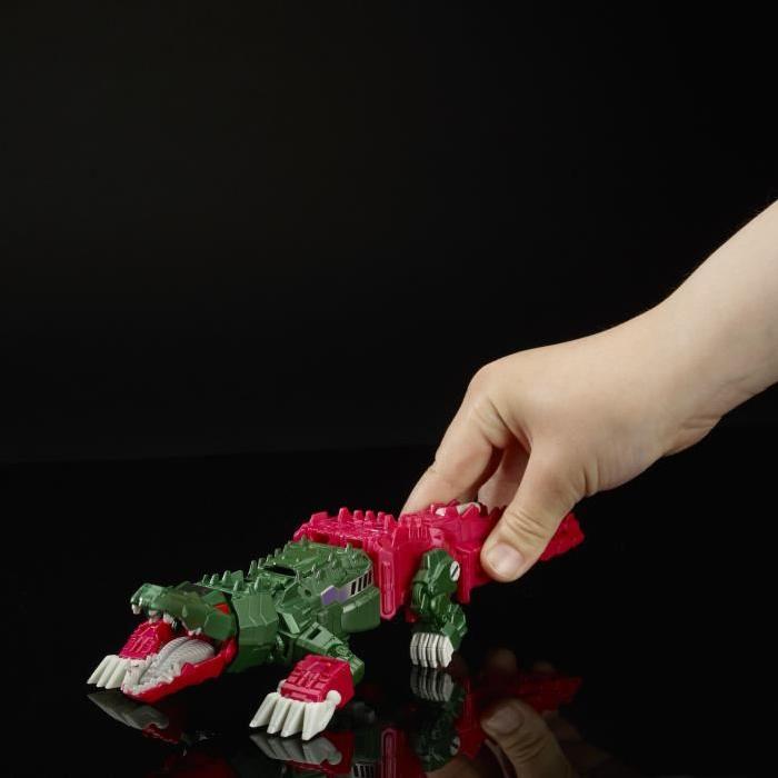 TRANSFORMERS Generation Deluxe Skullsmasher 15cm